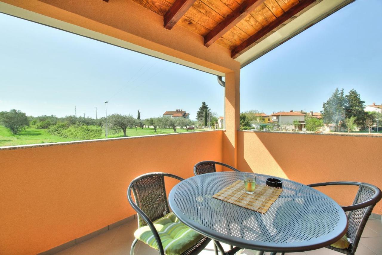 Apartments Antunovic Умаг Экстерьер фото