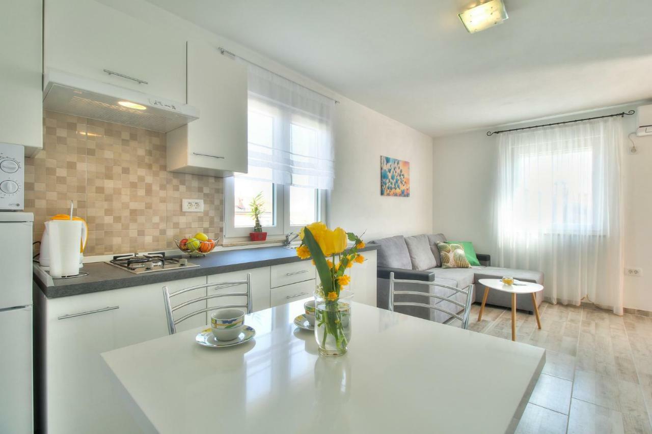 Apartments Antunovic Умаг Экстерьер фото