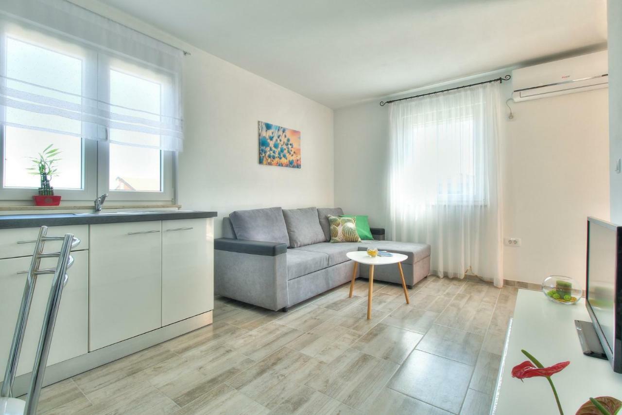 Apartments Antunovic Умаг Экстерьер фото