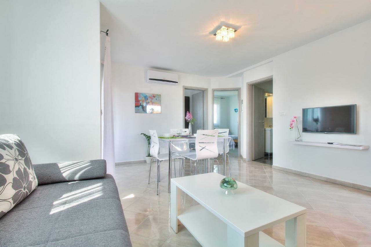 Apartments Antunovic Умаг Экстерьер фото