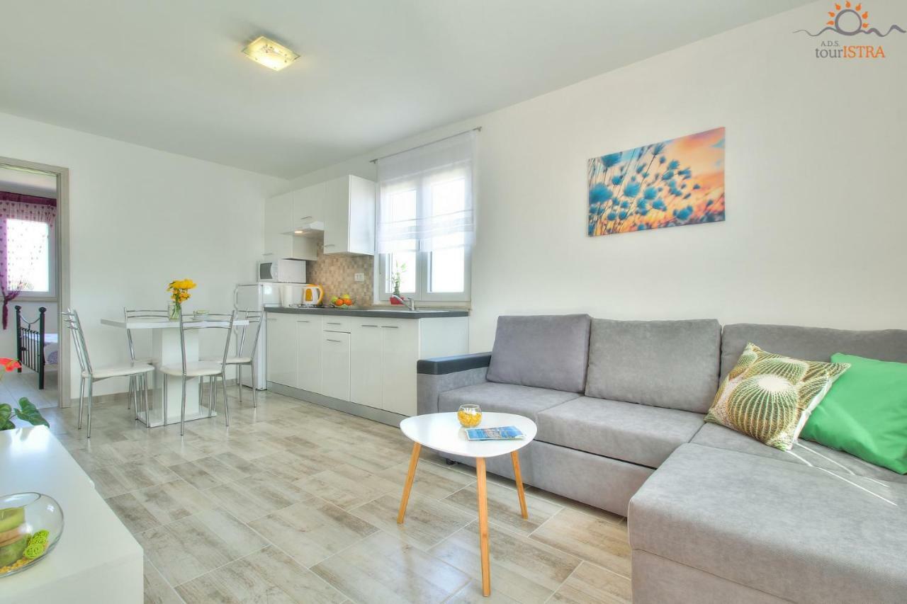 Apartments Antunovic Умаг Экстерьер фото